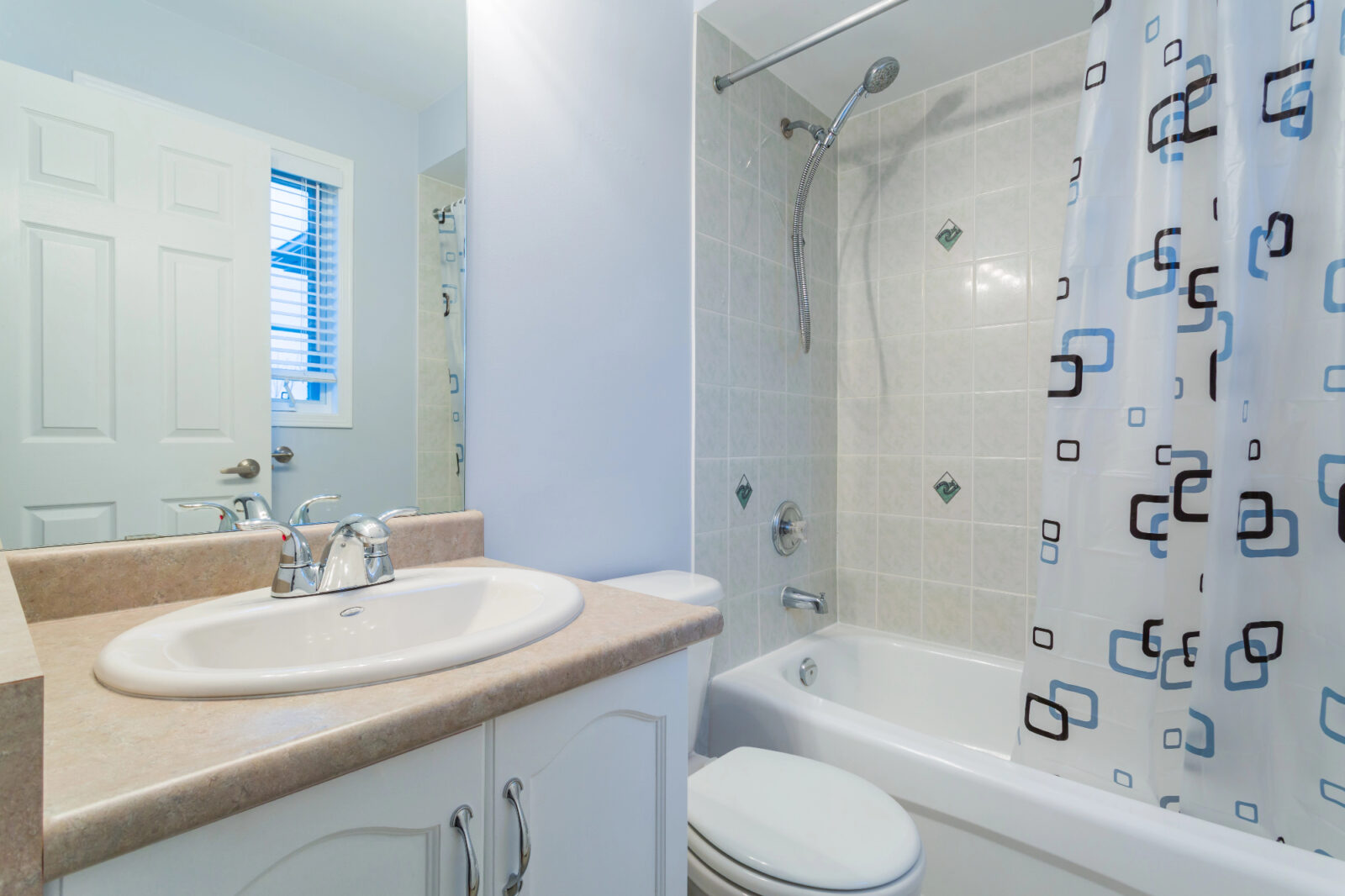 Kopalne kadi in rustična kopalnica